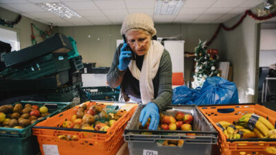 Mahnaz Behagi volunteering at Sufra. Photograph courtesy of Sufra/Aurelie Geurts