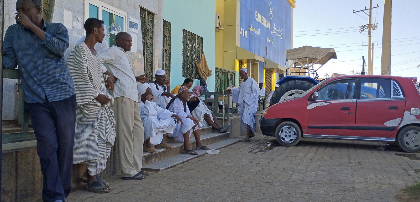 People queue outside Khartoum bank during Sudan conflict, 2 May 2023