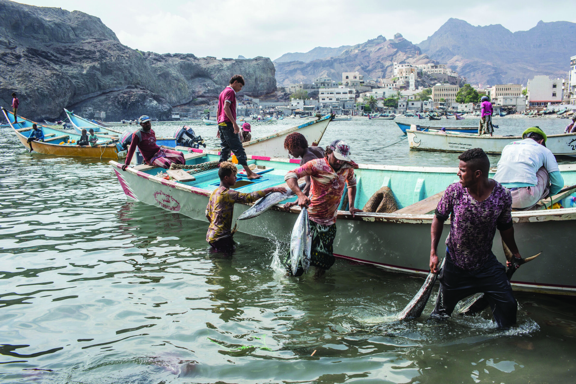 Fishermen plying their trade with nets in the Gulf of Aden. Photo by Asmaa Waguih.