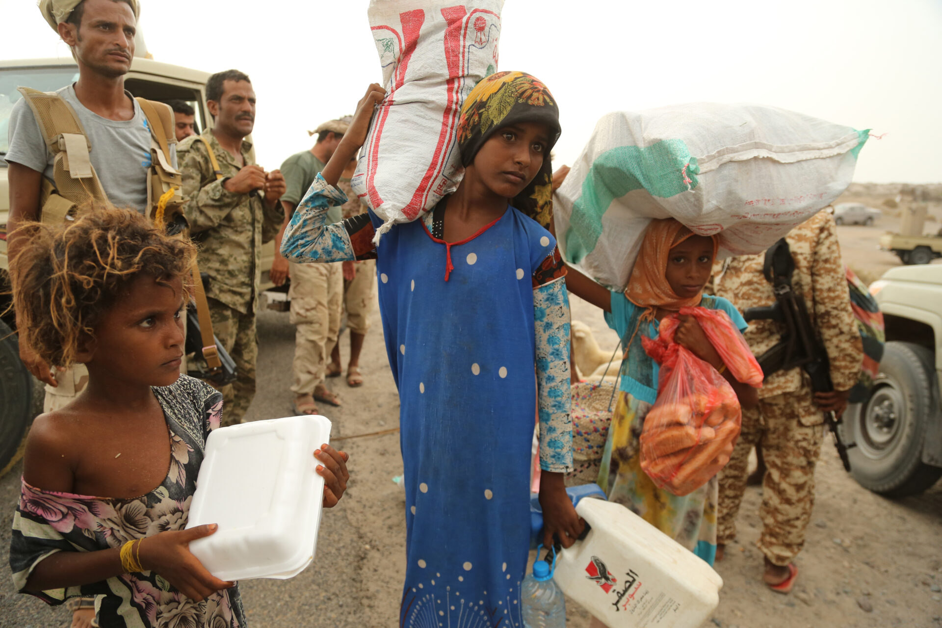 People caught in the crossfire of the conflict in Hodeidah, Yemen, leave their homes with their belongings in search for safety. Photo by Asmaa Waguih.