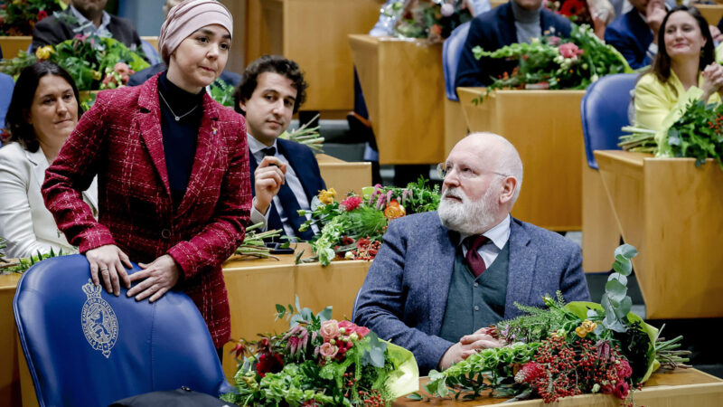 The Hague, Netherlands. 06th Dec, 2023. Esmah Lahlah (GroenLinks/PvdA) takes the oath during the swearing-in of the new members of the House of Representatives. ANP ROBIN VAN LONKHUIJSEN netherlands out - belgium out Credit: ANP/Alamy Live News