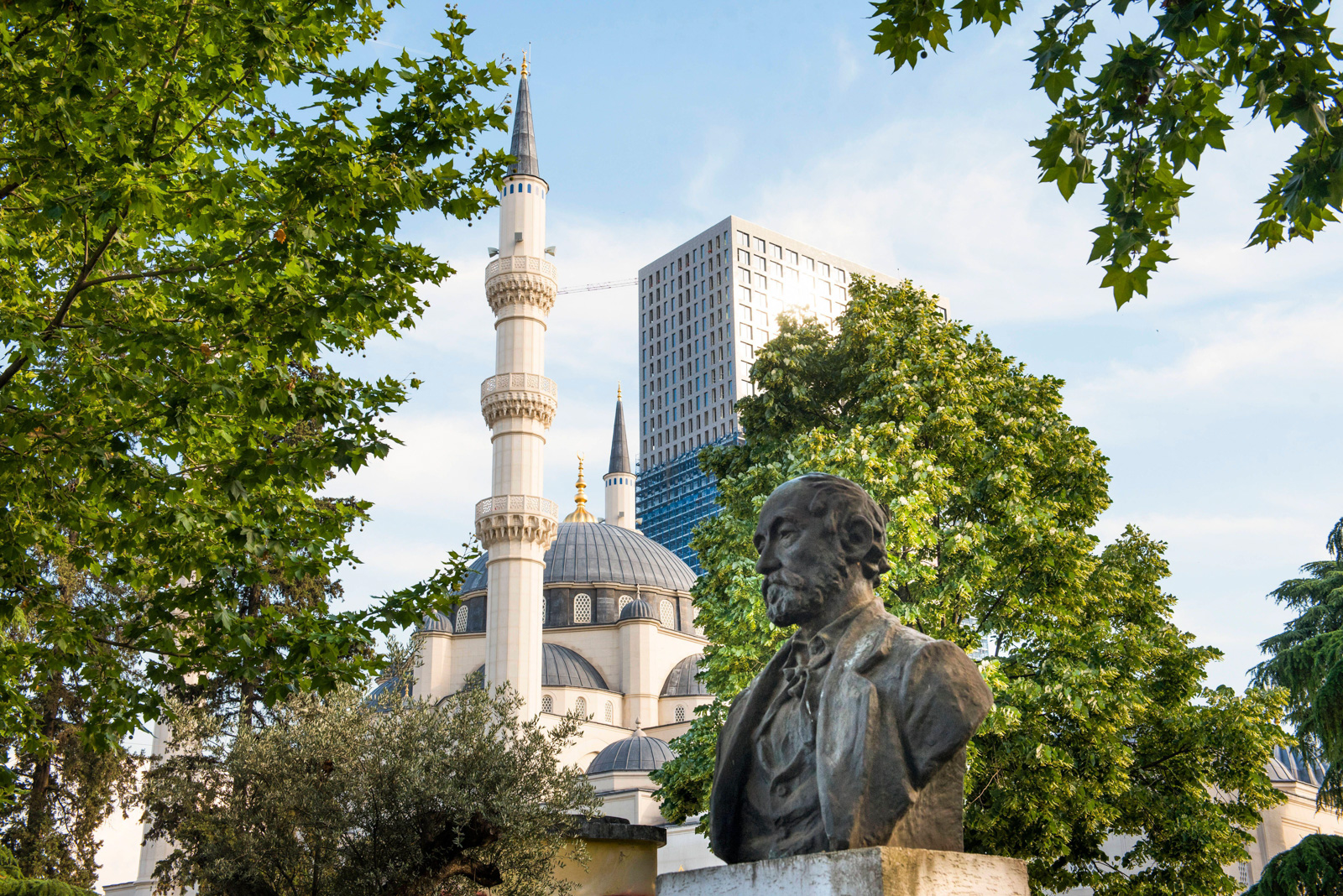 Bust of Jeronim de Rada, 1814-1903, most influencial Albanian writer of the 19th century, with the Namazgjah Mosque in the background, Tirana, Albania