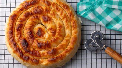 Burke, a traditional Turkish pastry with spinach filling.