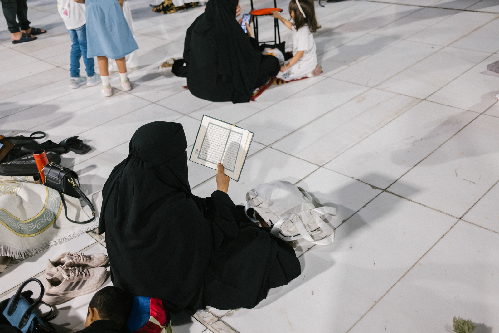 A woman reading the Qur’an on the rooftop of the Masjid al-Haram in Mecca.