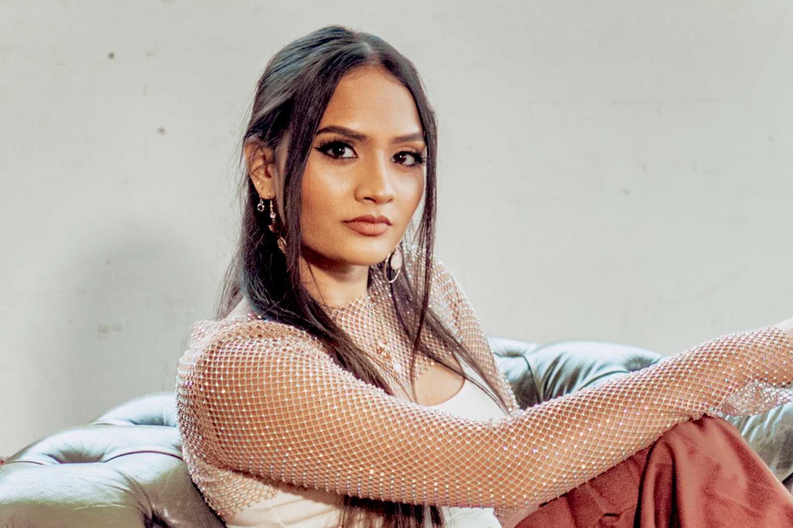 British Asian singer-songwriter Saloni.