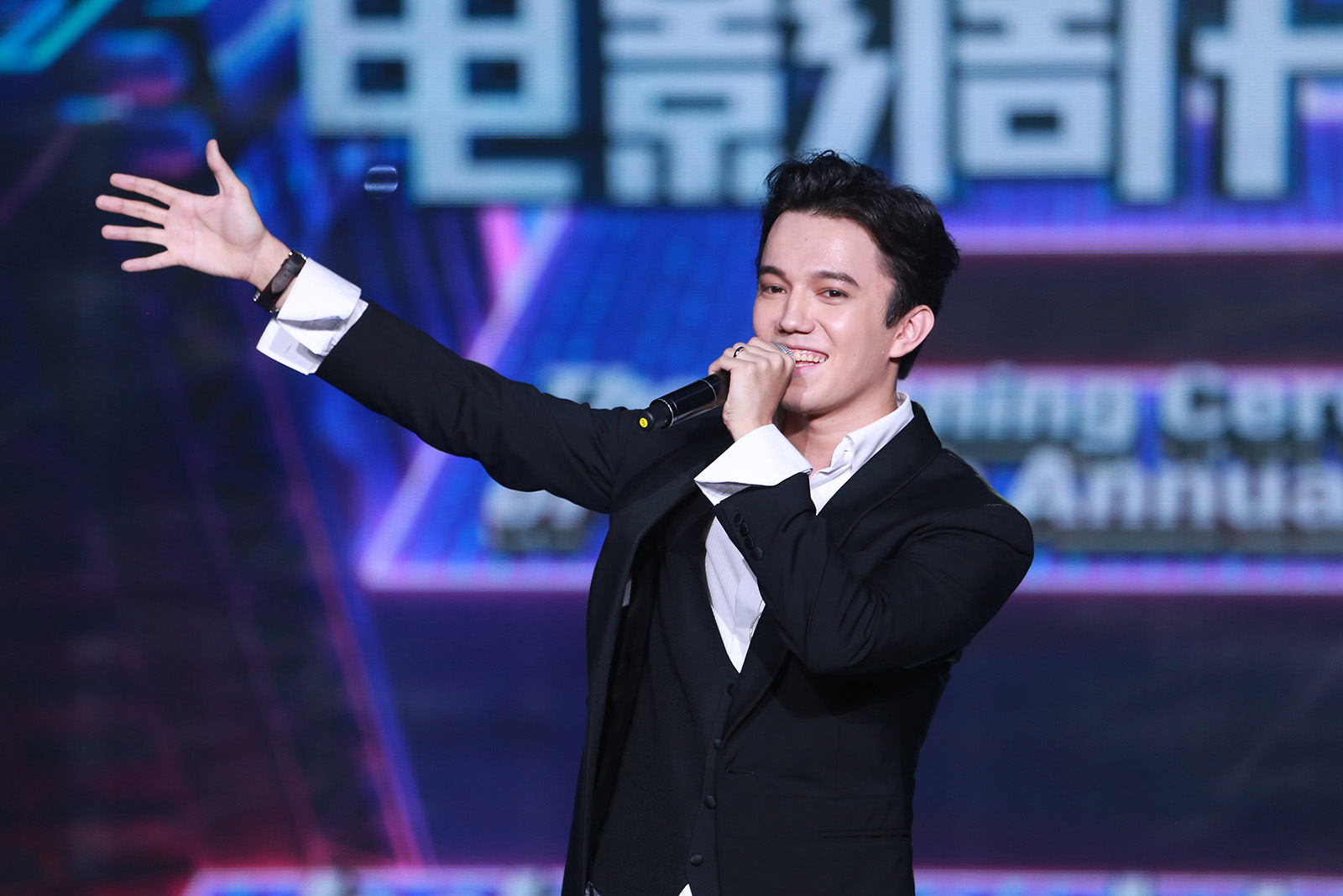 Kazakh singer Dimash Qudaibergen performing in China in 2019