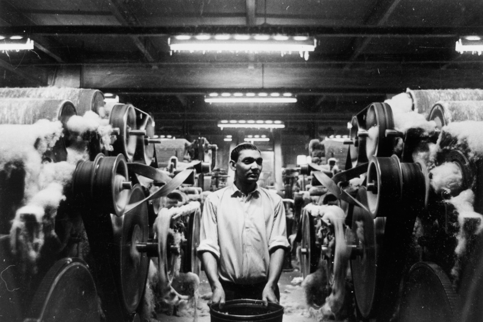 An immigrant employee from Pakistan at work in a spinning mill in Bradford, West Yorkshire, circa 1950. 