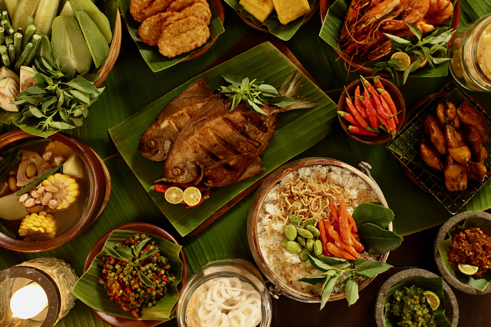 Nasi liwet rijsttafel, a Sundanese meal with main dish of rice cooked with spices and salted fish. 