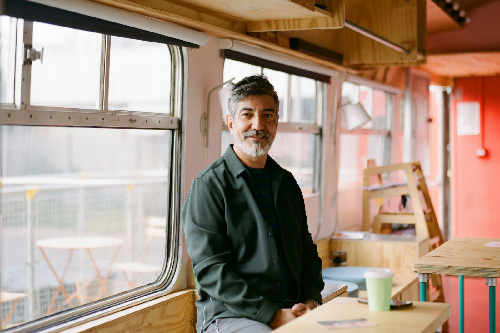 Hakan Elbir, Dialogue Express Cafe owner