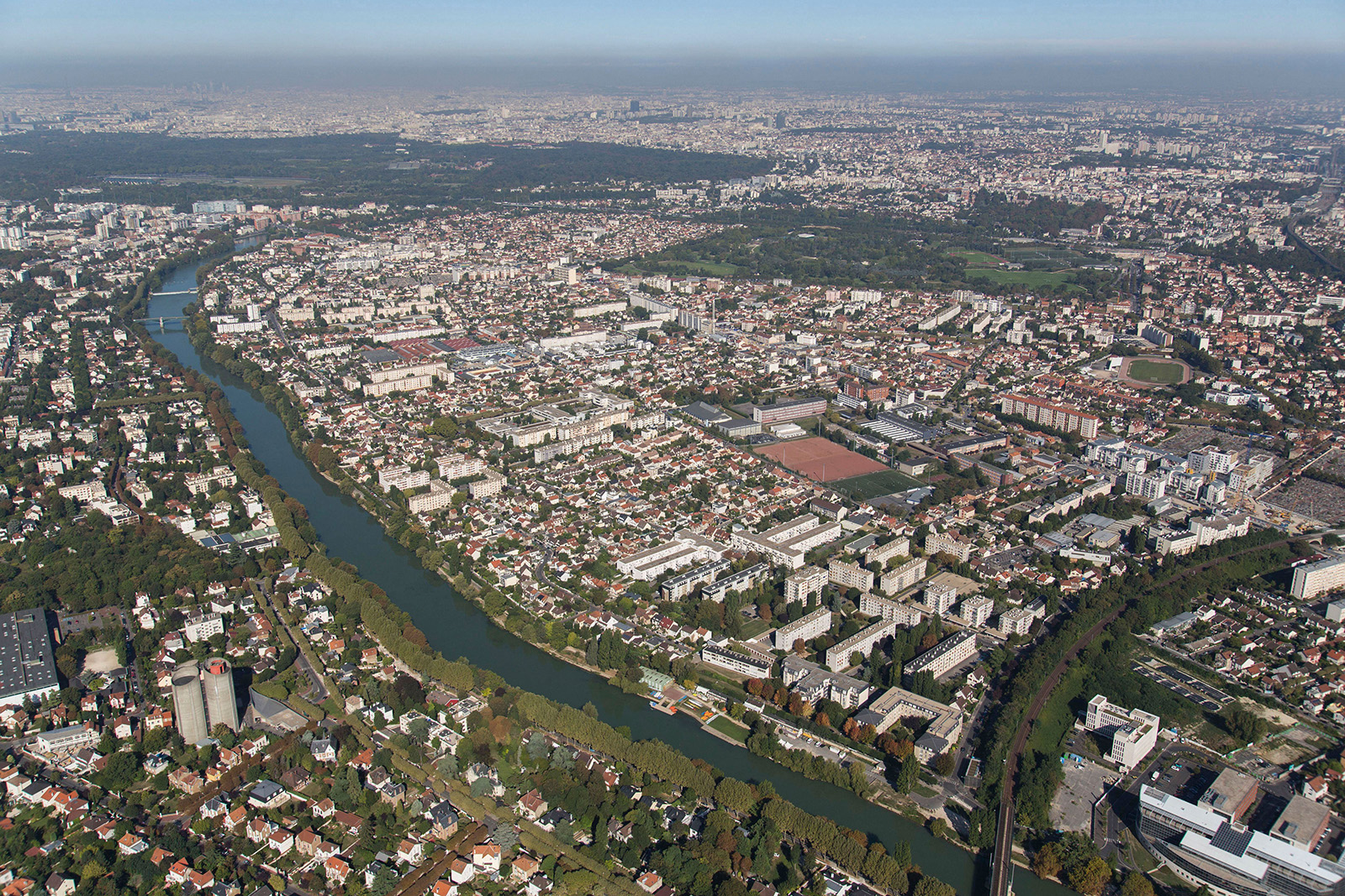 A photograph showing an aerial view of the Paris suburb of Champigny-sur-Marne