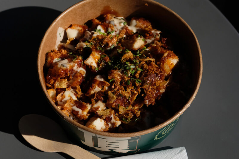 A photograph of a tray of crousty, a crunchy French chicken dish served with rice and sauce, from the fast-food chain Krousty Sabaïdi