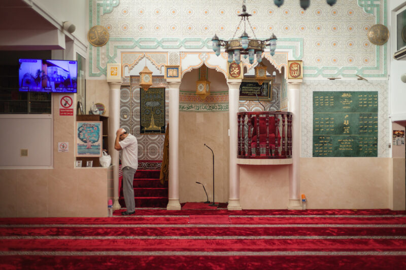 A photograph of imam Obaïda Ben Salem in the Mosquée Ar-Rahma in L'Ariane, Nice