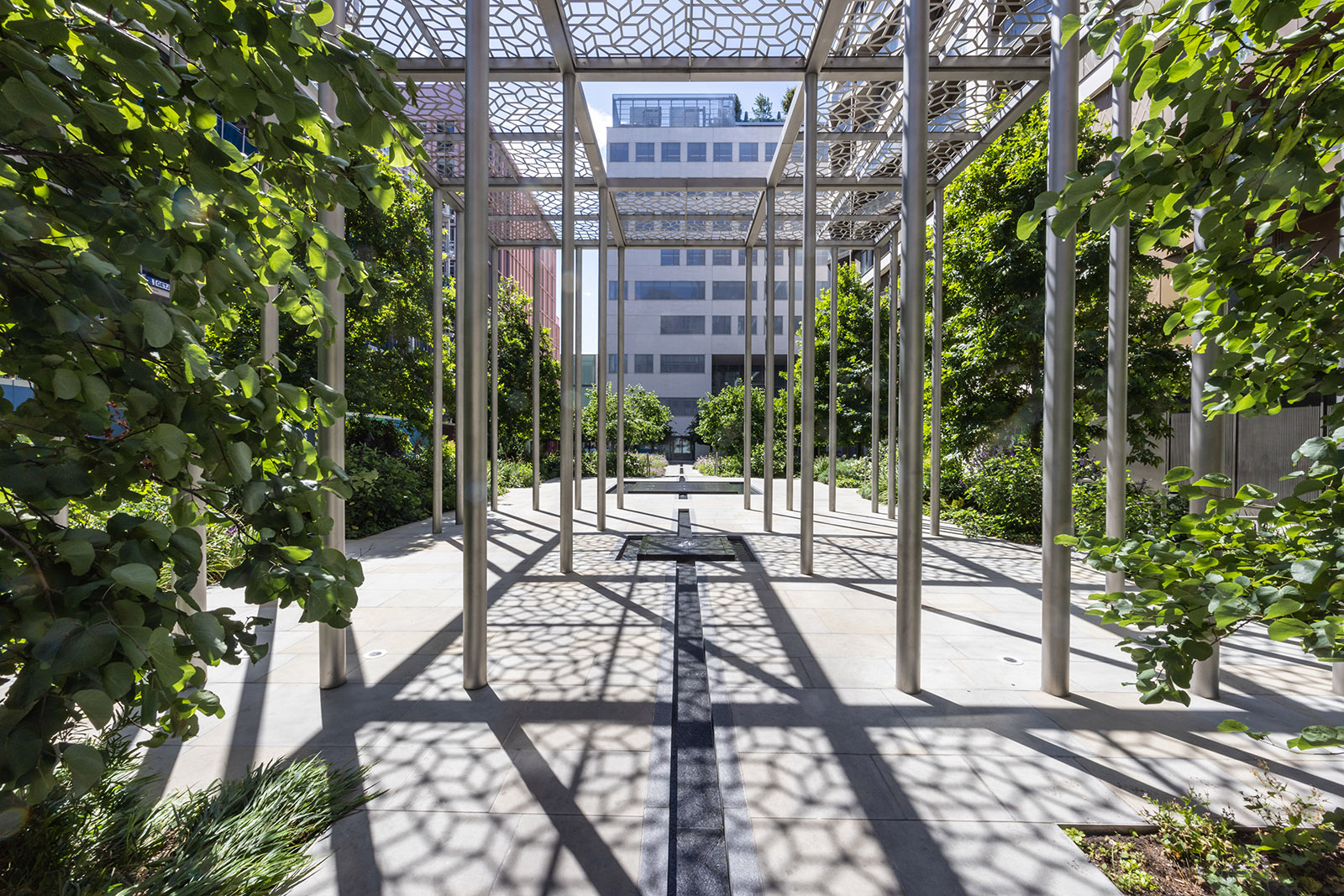 Summer sunshine in Jellico Gardens, King's Cross