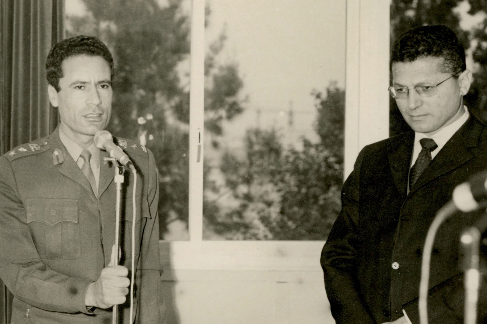 A black and white archive image of Jihan K's father, Mansur Rashid Kikhia with Muammar Gaddafi, taken from her documentary