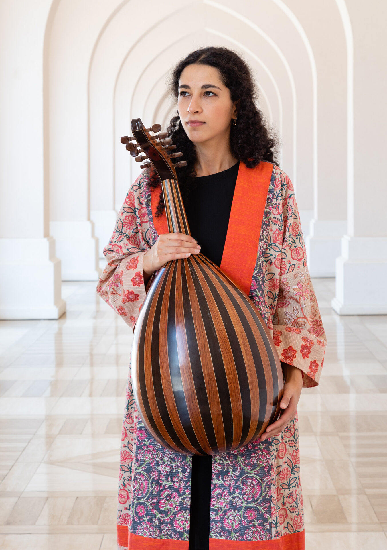 A portrait of Iranian oud player Yasamin Shahhosseini holding her instrument